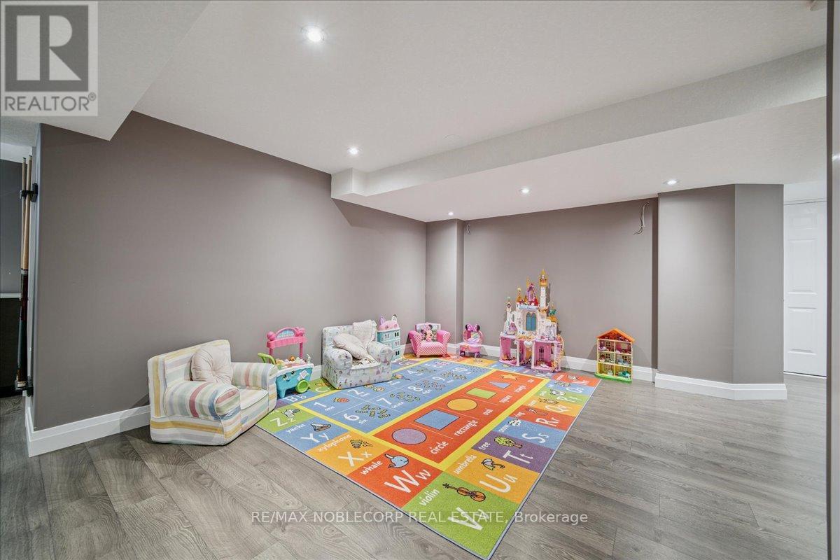 Photo 46 of 232 Maple Bush Drive, Cambridge ON