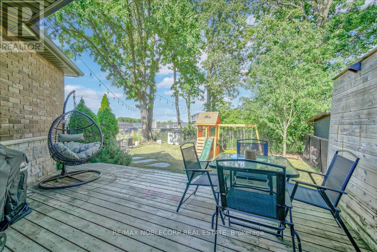 Photo 22 of 232 Maple Bush Drive, Cambridge ON