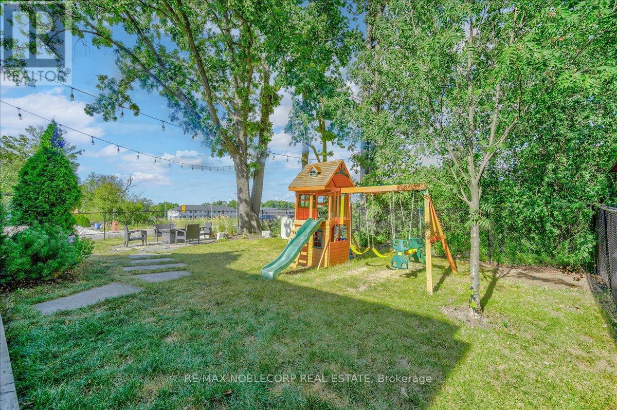 Photo 45 of 232 Maple Bush Drive, Cambridge ON