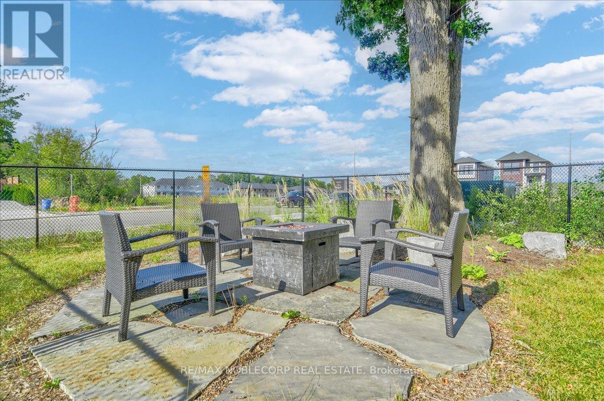 Photo 11 of 232 Maple Bush Drive, Cambridge ON