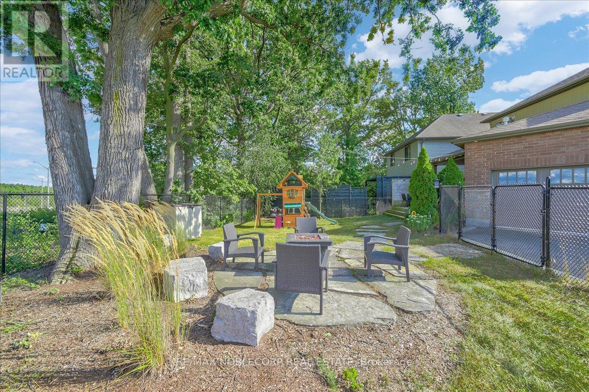Photo 28 of 232 Maple Bush Drive, Cambridge ON