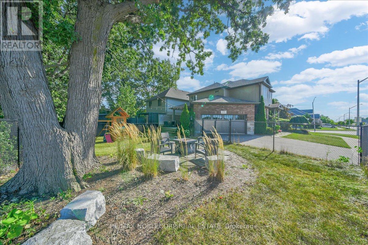 Photo 42 of 232 Maple Bush Drive, Cambridge ON