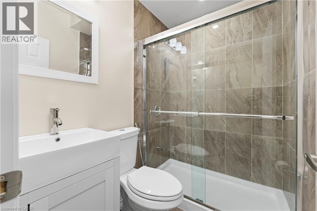 Photo 11 of 114 Lampman Drive, Grimsby ON