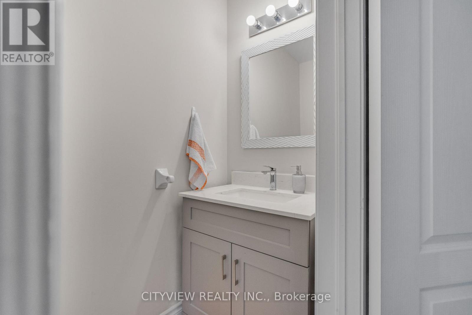 Photo 31 of 48 Nashville Circle, Hamilton ON