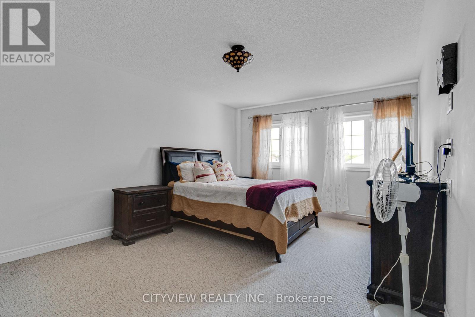 Photo 4 of 48 Nashville Circle, Hamilton ON