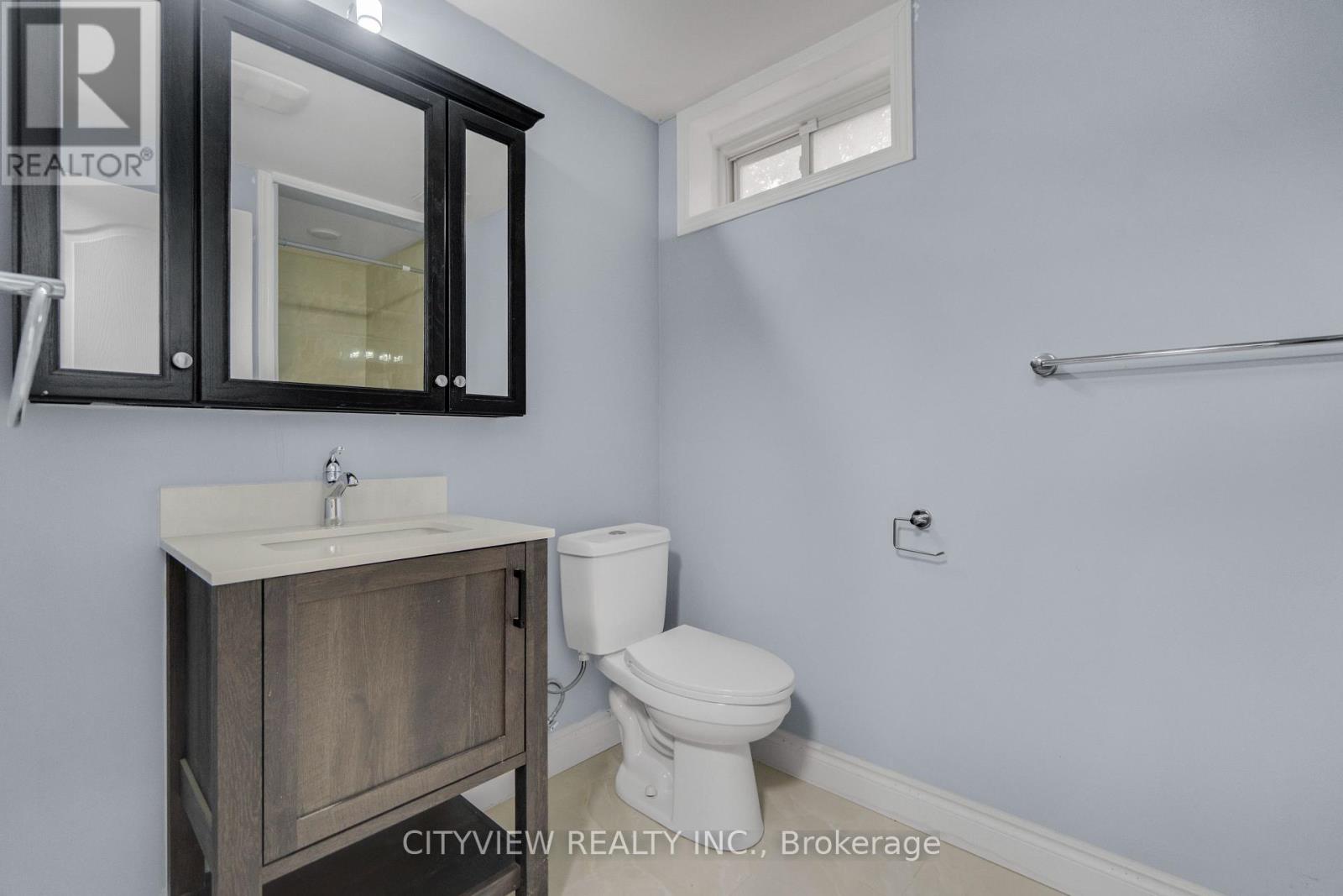 Photo 3 of 48 Nashville Circle, Hamilton ON