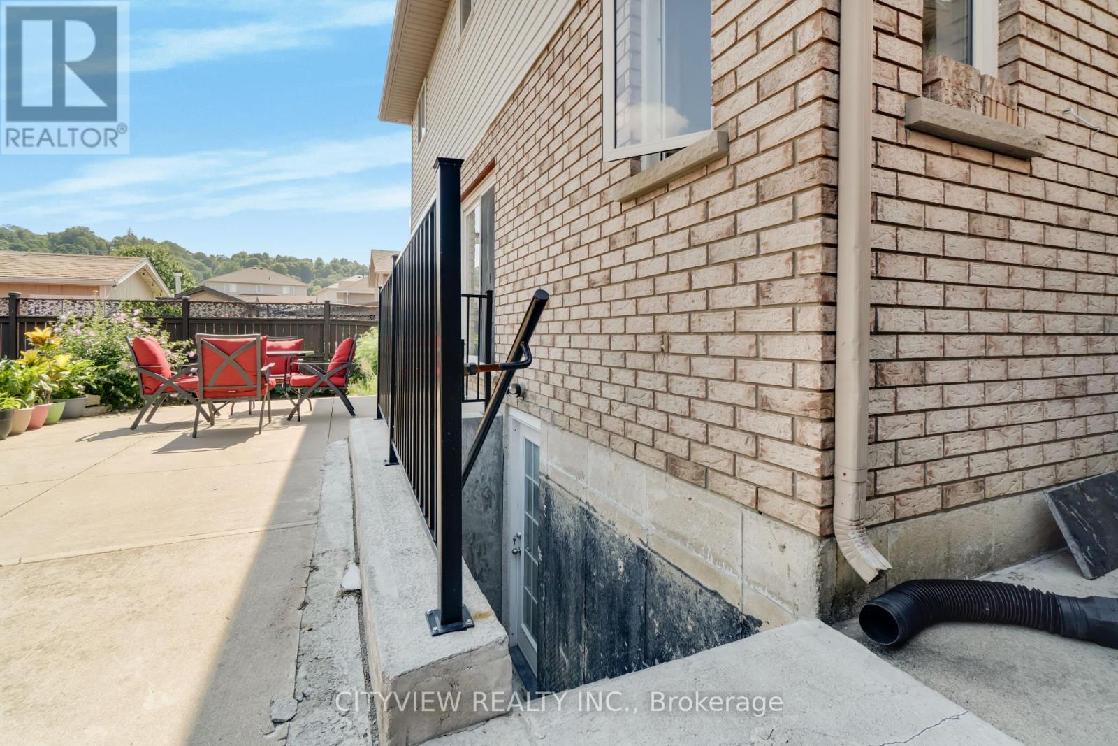 Photo 8 of 48 Nashville Circle, Hamilton ON