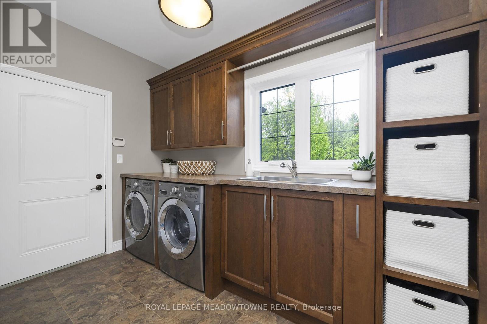 Photo 2 of 7412 Boyce Drive, Puslinch ON