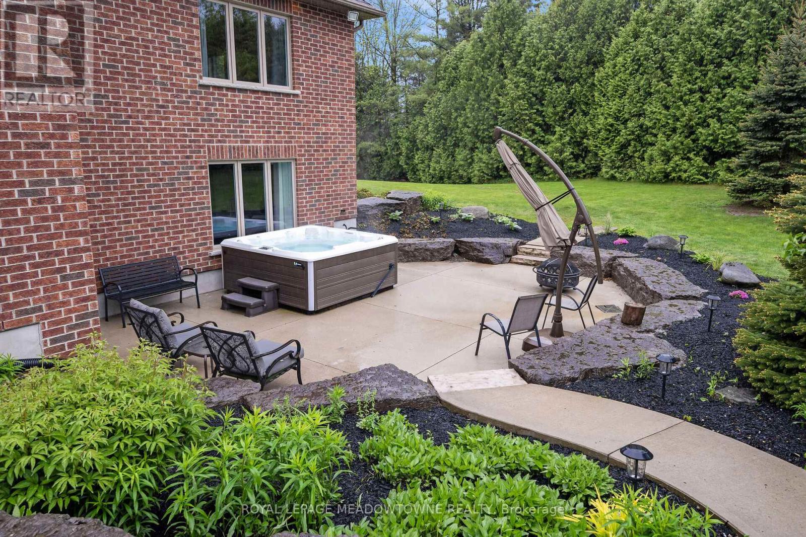 Photo 5 of 7412 Boyce Drive, Puslinch ON
