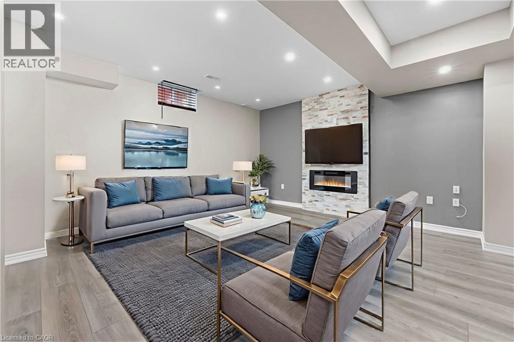 Photo 16 of 114 Lampman Drive, Grimsby ON
