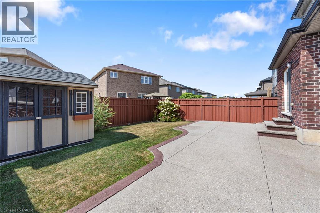 Photo 18 of 114 Lampman Drive, Grimsby ON