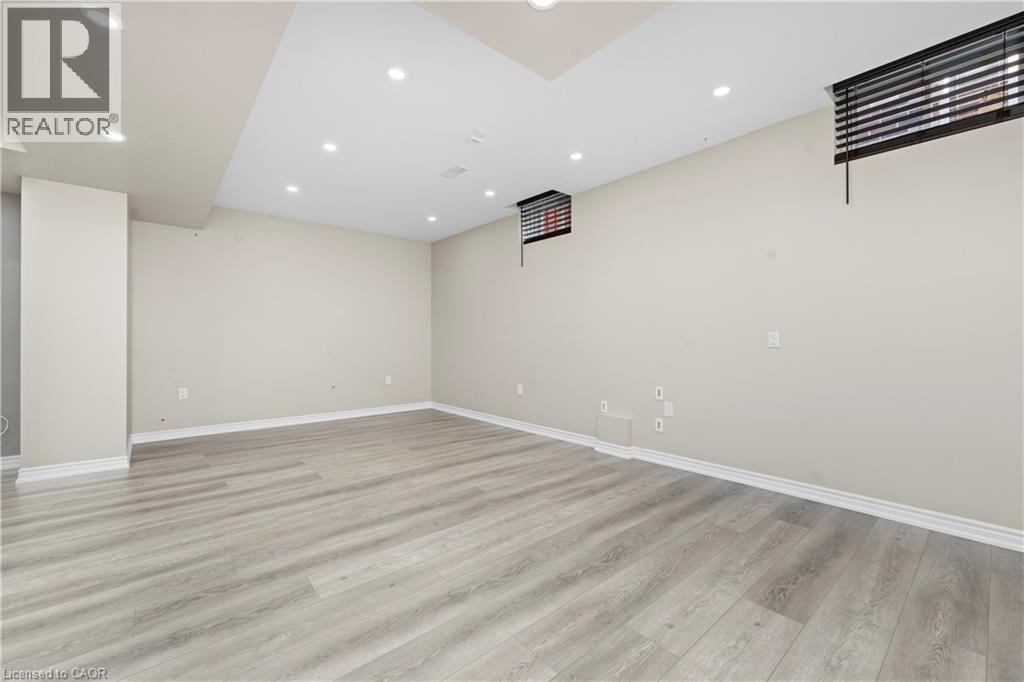 Photo 21 of 114 Lampman Drive, Grimsby ON