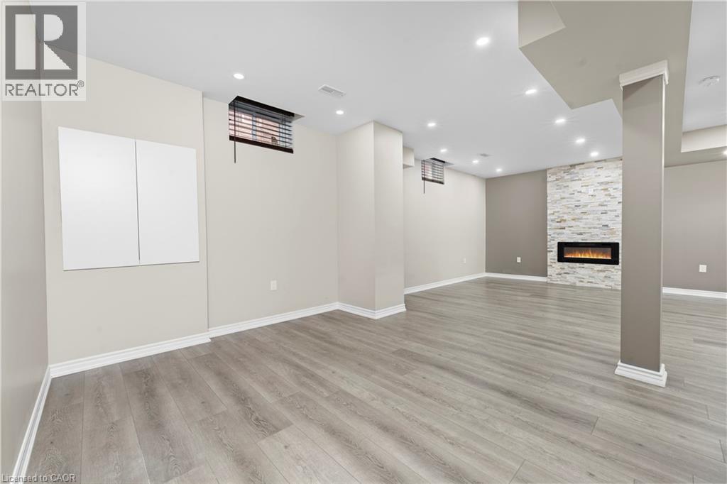 Photo 28 of 114 Lampman Drive, Grimsby ON