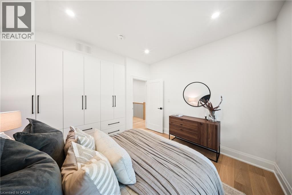 Photo 22 of 201 Trelawn Avenue, Oakville ON