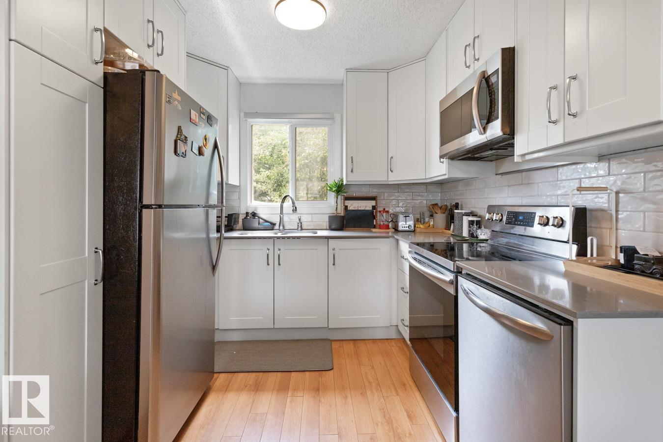 Photo 3 of 8735 92 Av Nw, Edmonton AB