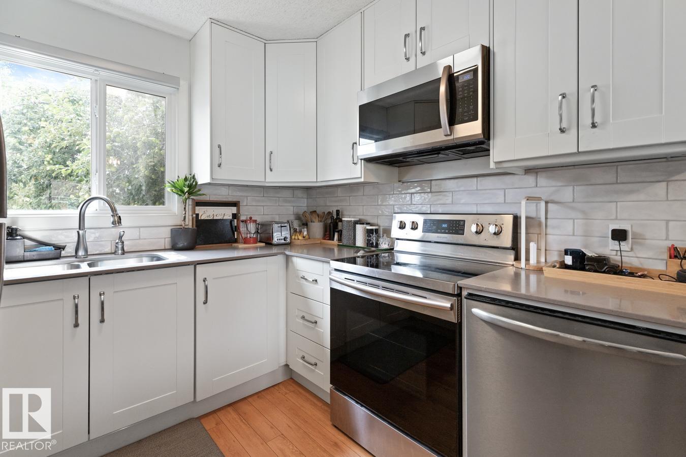 Photo 13 of 8735 92 Av Nw, Edmonton AB