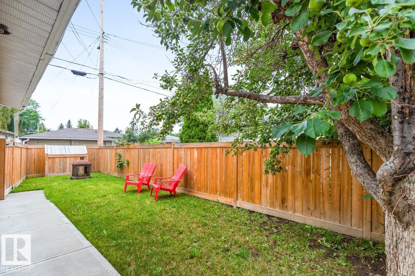 Photo 15 of 8735 92 Av Nw, Edmonton AB