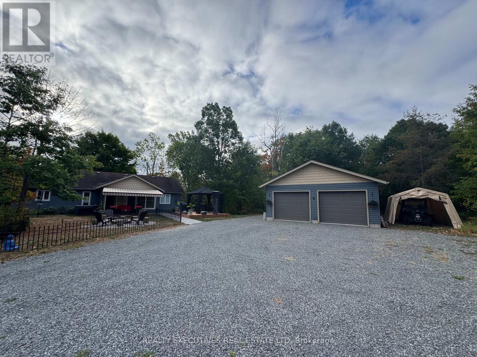 Photo 2 of 836 Narrow Locks Road Nw, Rideau Lakes ON