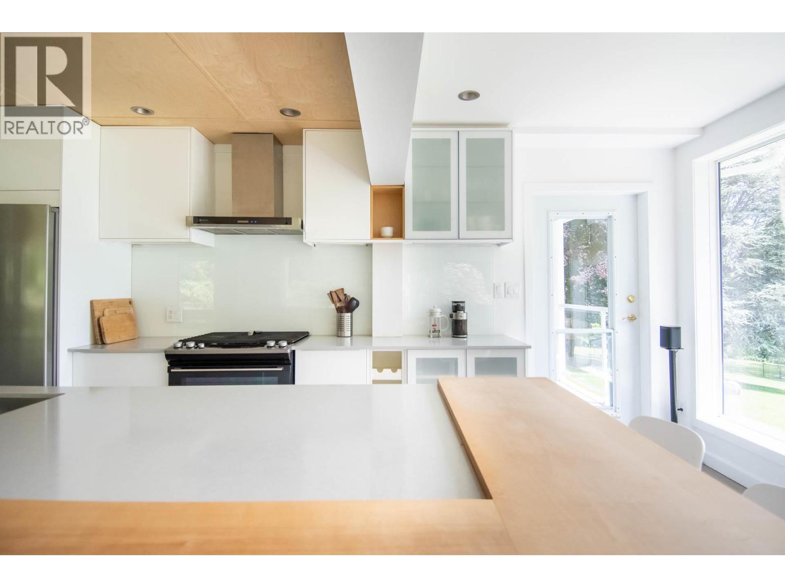 Photo 11 of 4161 Heroux Road, Nelson BC