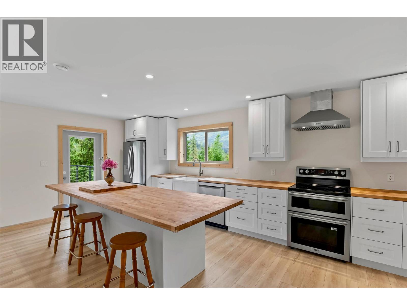  4141 Meadow Creek (Forest Service) Road, Celista