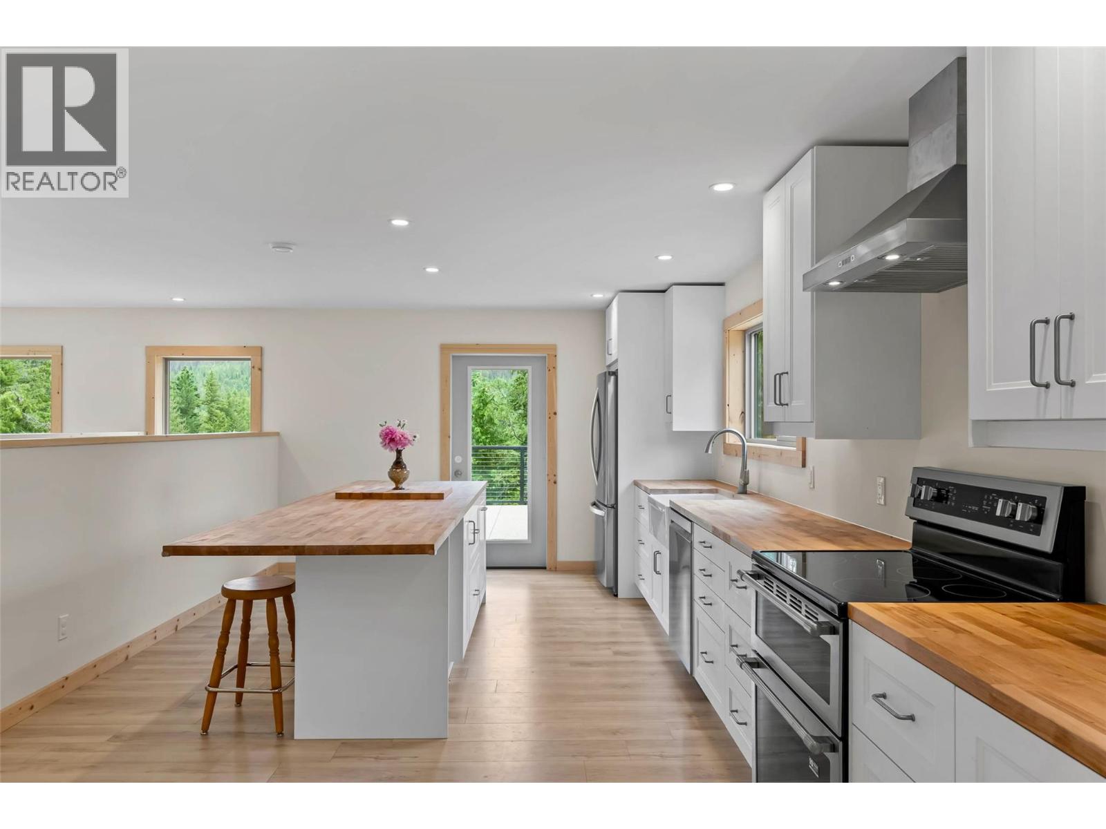  4141 Meadow Creek (Forest Service) Road, Celista