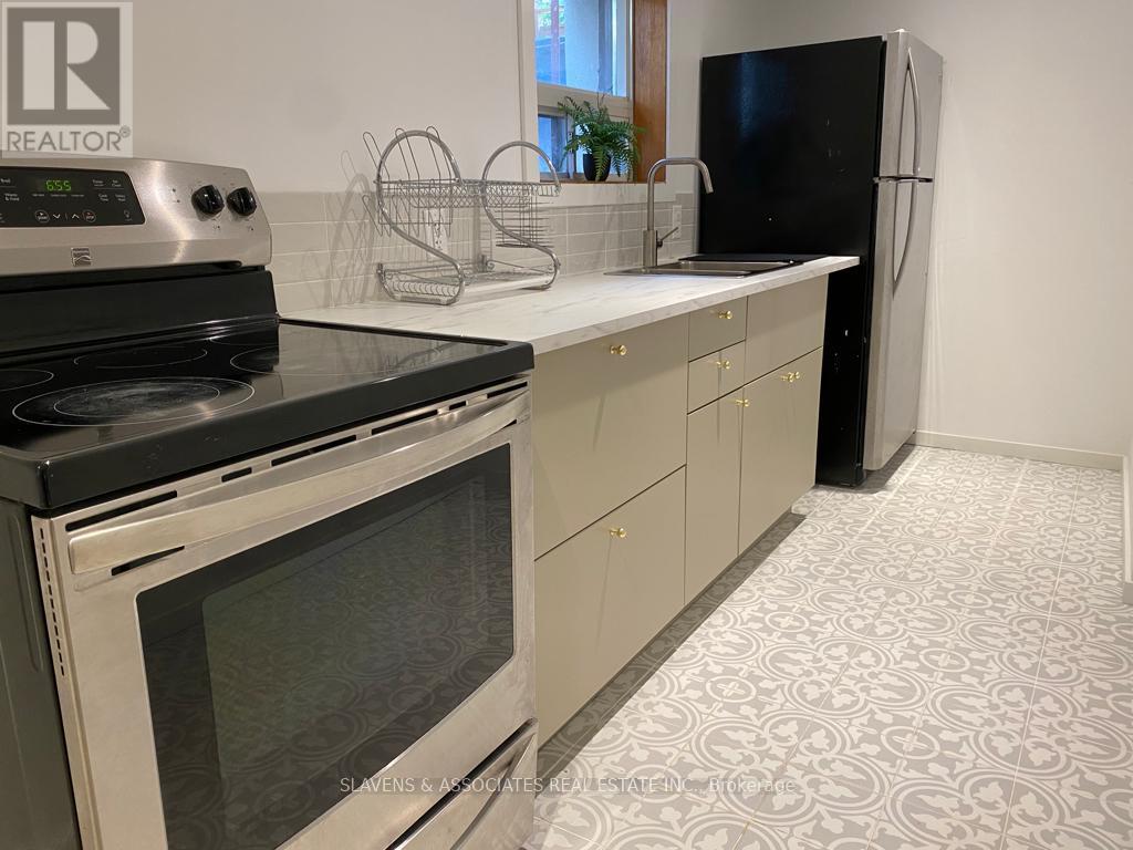 Photo 2 of Bsmt 976 Glencairn Avenue, Toronto ON