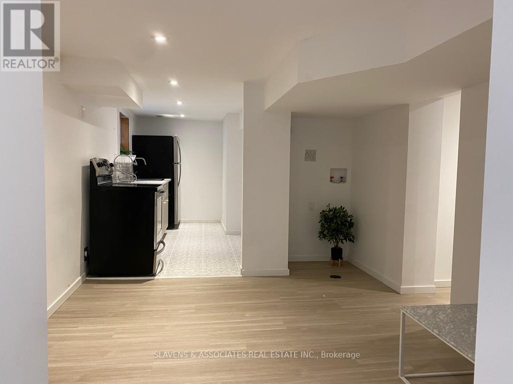 Photo 5 of Bsmt 976 Glencairn Avenue, Toronto ON