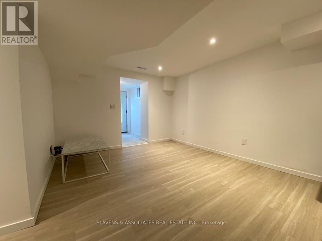 Photo 8 of Bsmt 976 Glencairn Avenue, Toronto ON