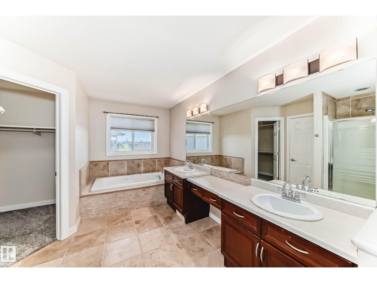 Photo 32 of 5505 206 A St Nw Nw, Edmonton AB