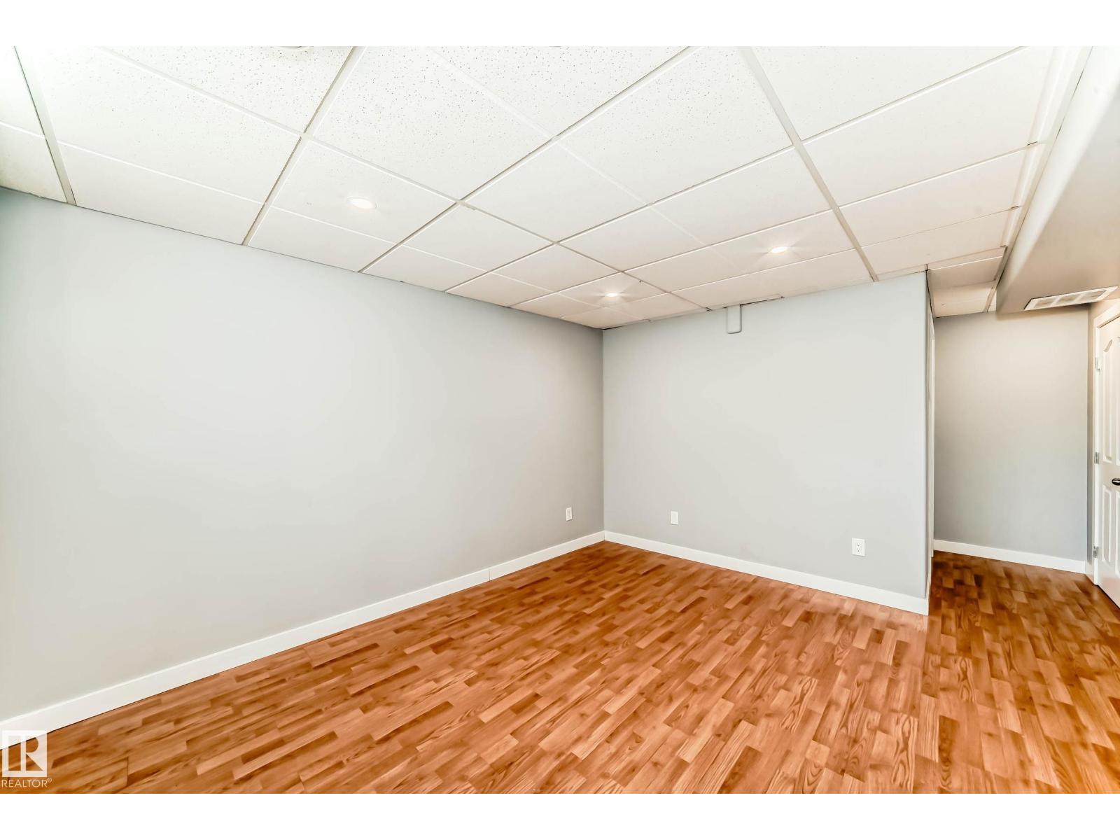 Photo 9 of 5505 206 A St Nw Nw, Edmonton AB