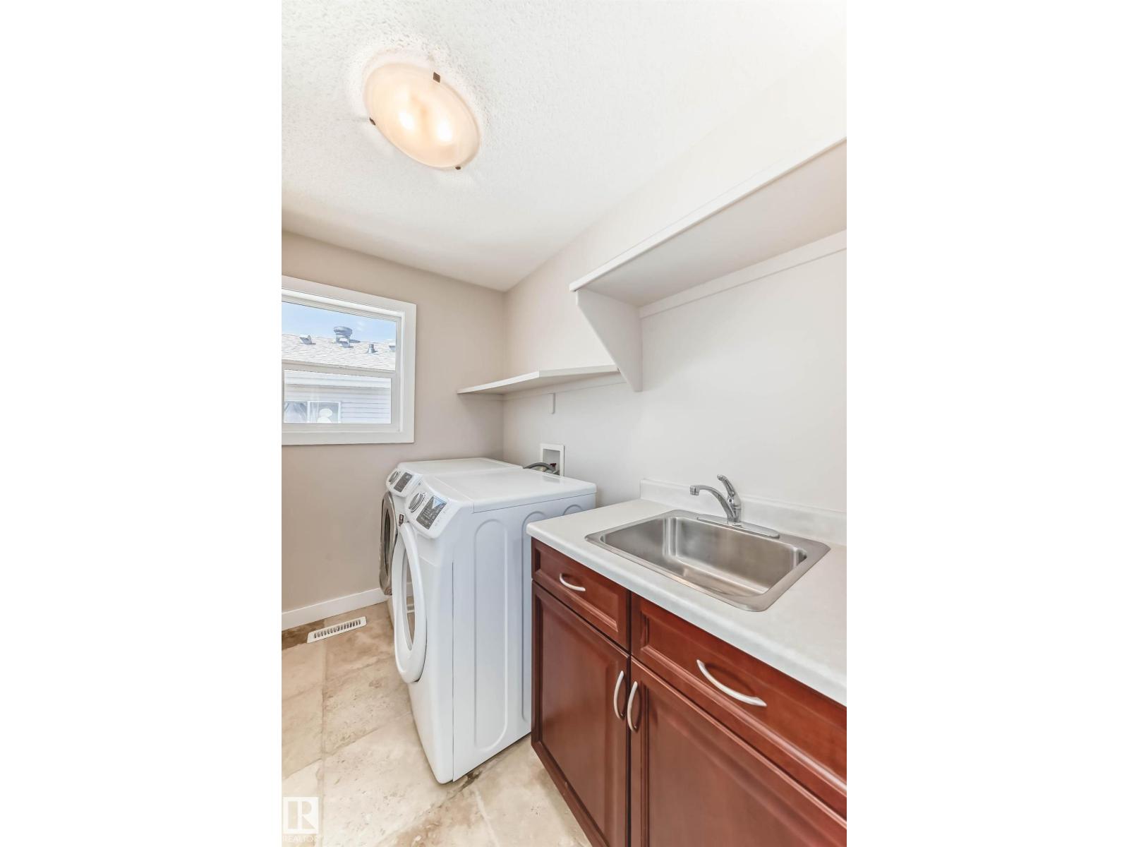 Photo 4 of 5505 206 A St Nw Nw, Edmonton AB