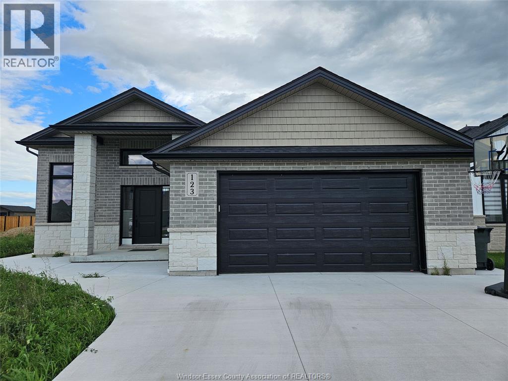 Photo 5 of 123 Kingsbridge Drive, Amherstburg ON