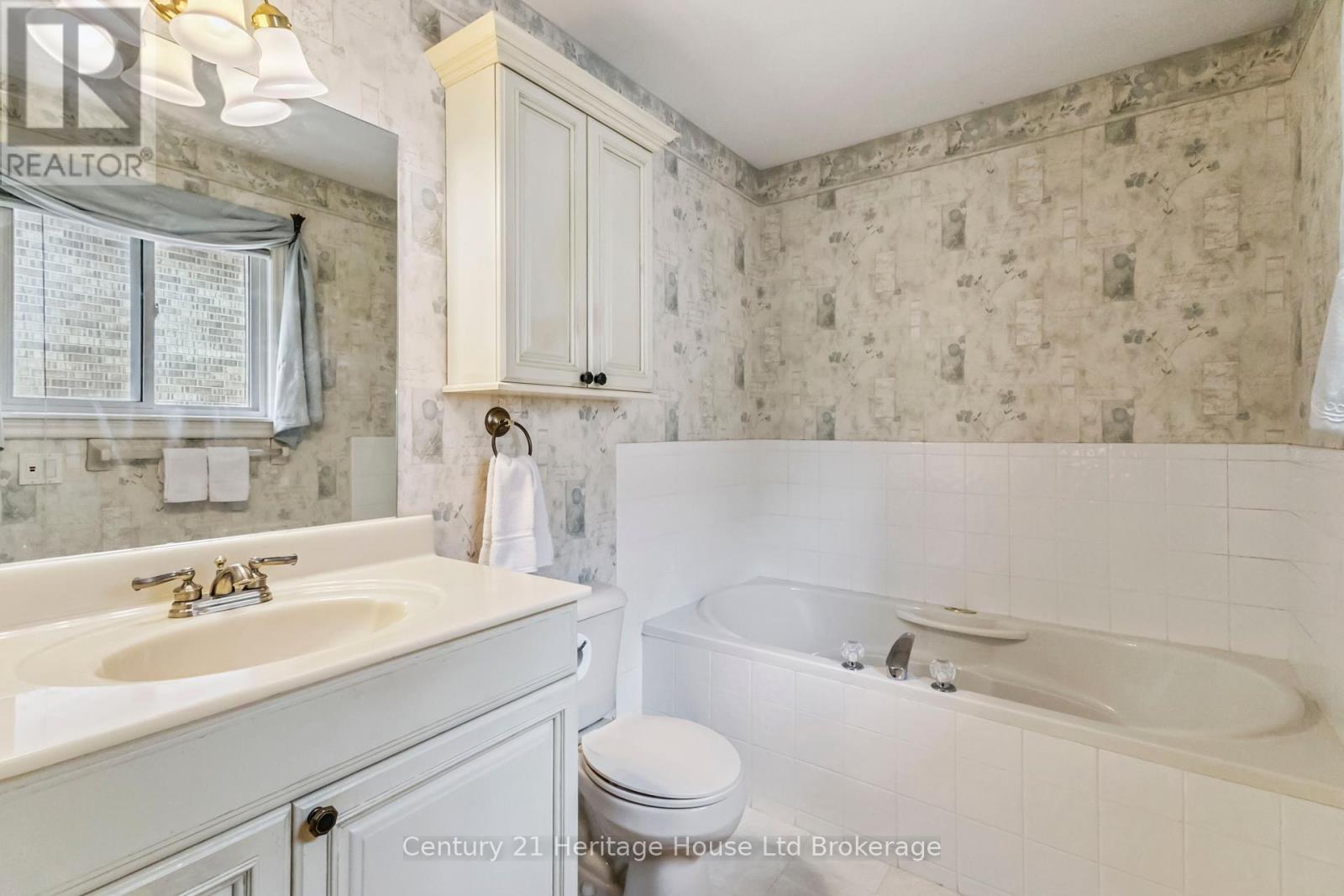 Photo 26 of 739 Thornwood Drive, London North ON