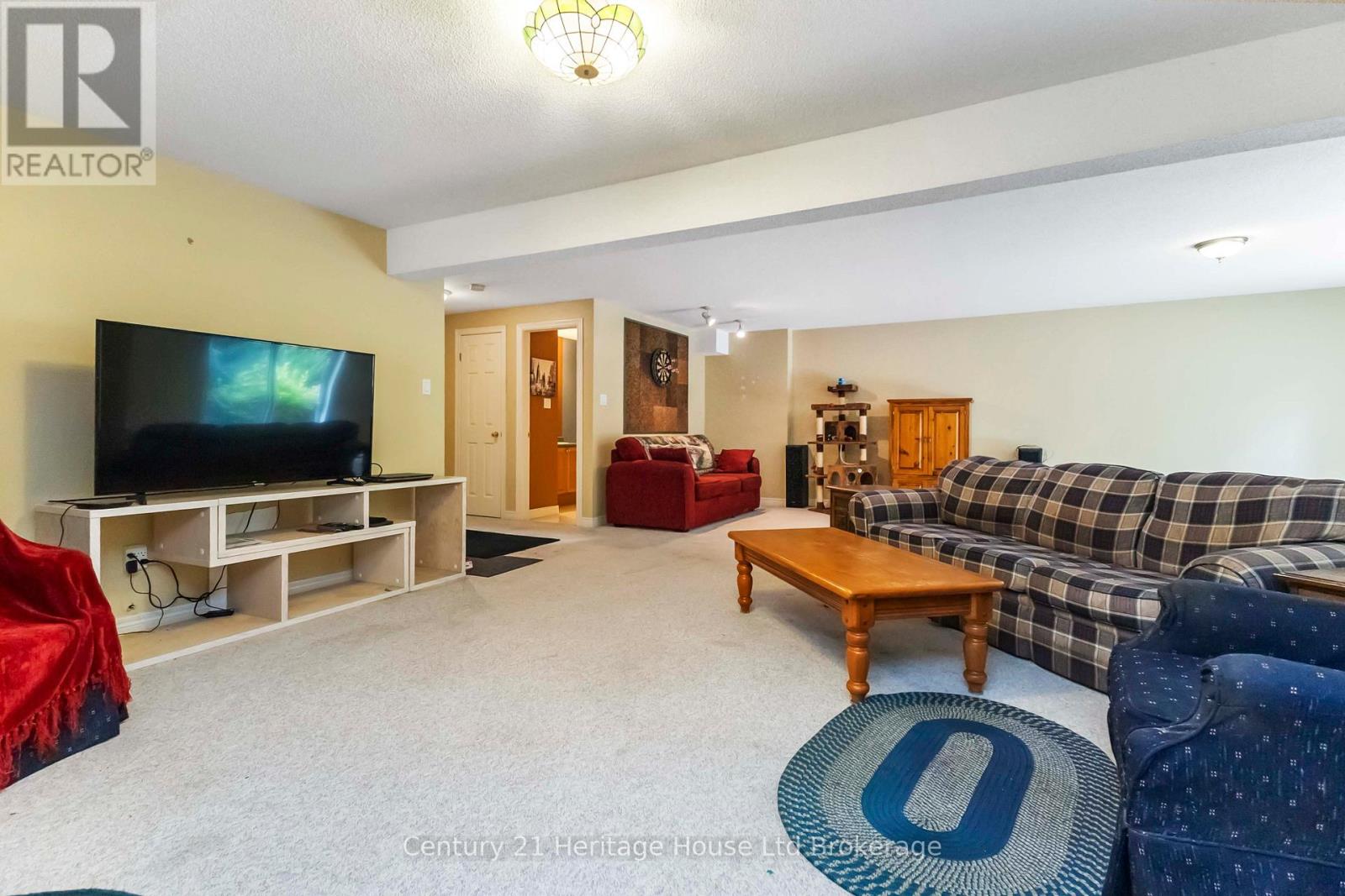 Photo 33 of 739 Thornwood Drive, London North ON