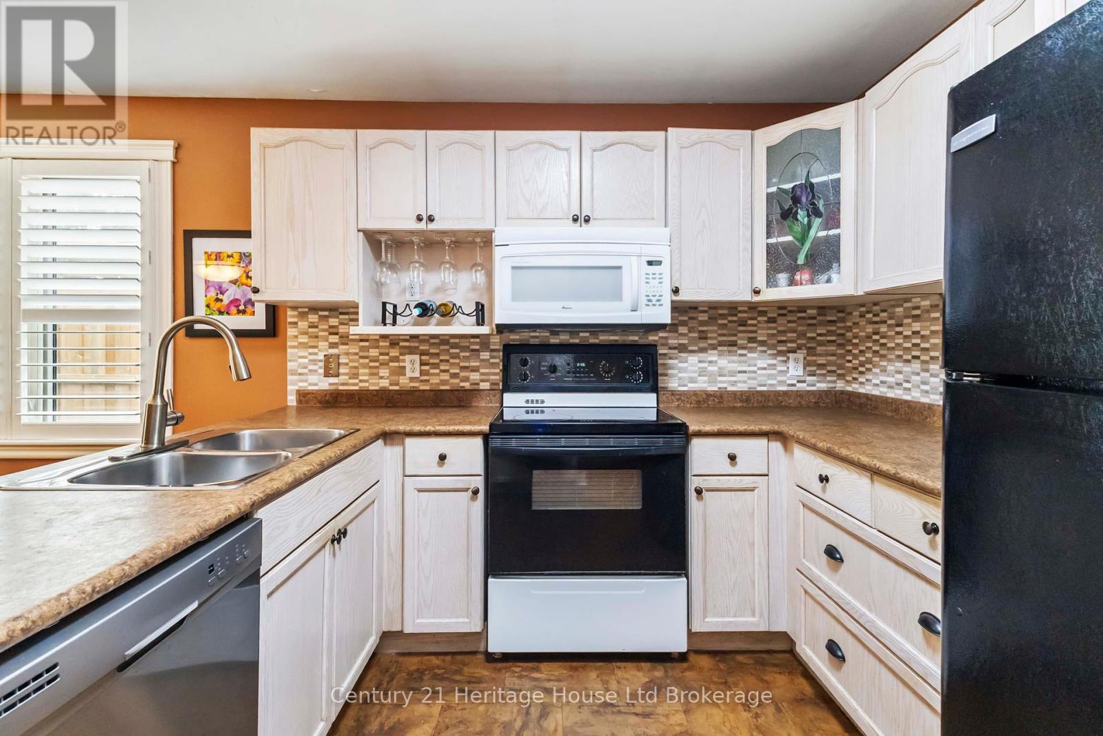 Photo 21 of 739 Thornwood Drive, London North ON