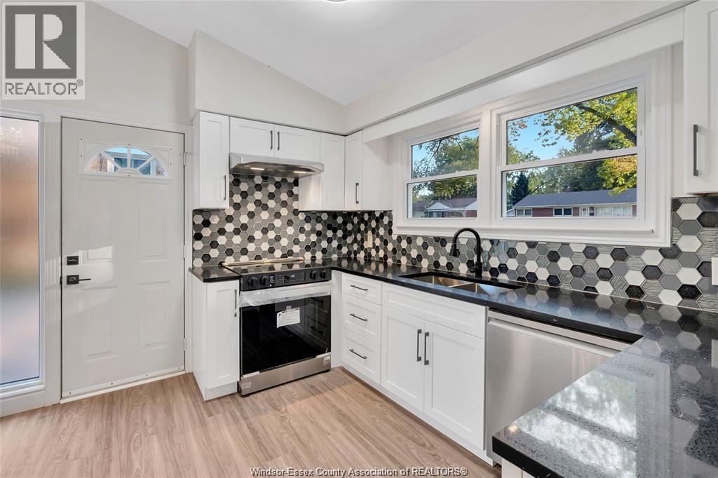 Photo 2 of 3532 Virginia Park, Windsor ON