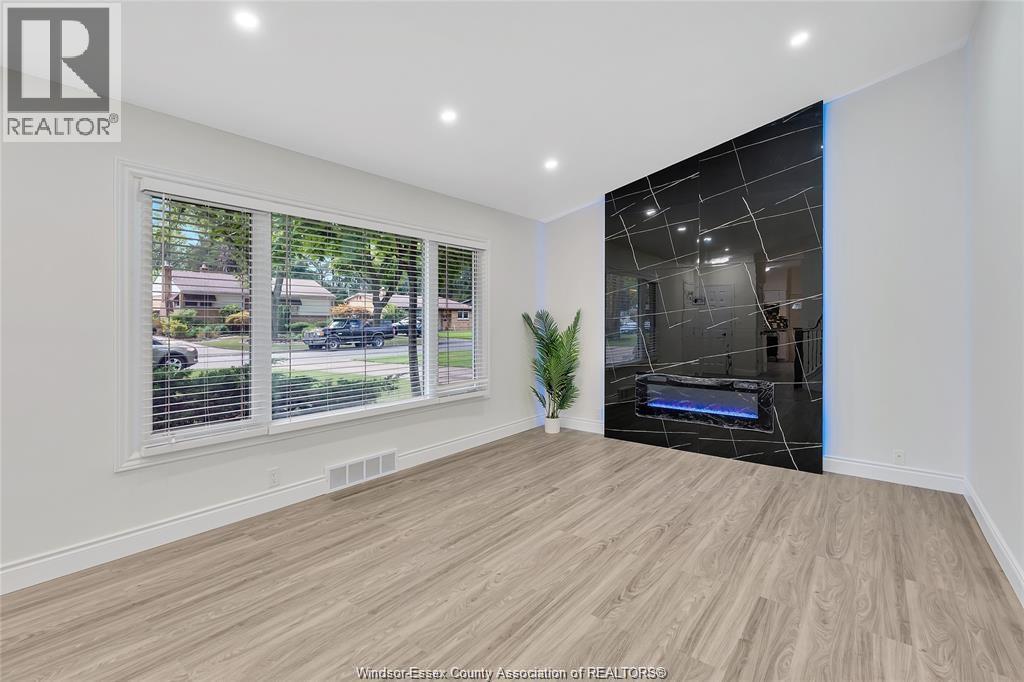 Photo 8 of 3532 Virginia Park, Windsor ON