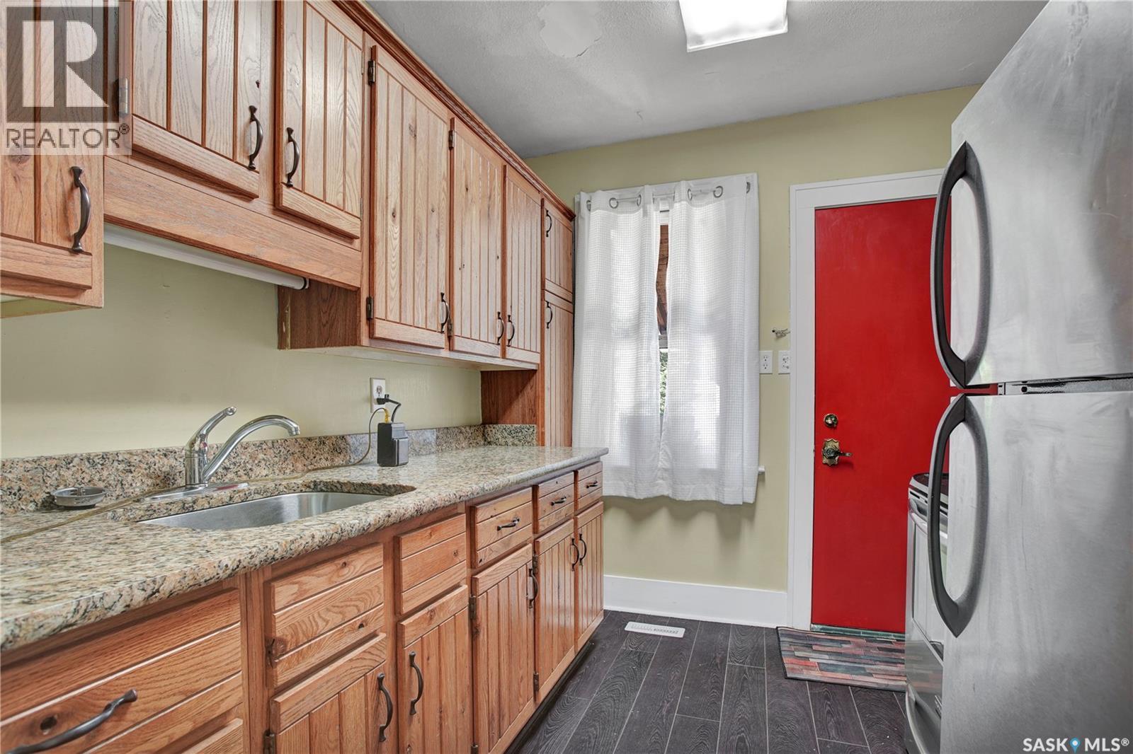 Photo 5 of 509 G Avenue S, Saskatoon SK