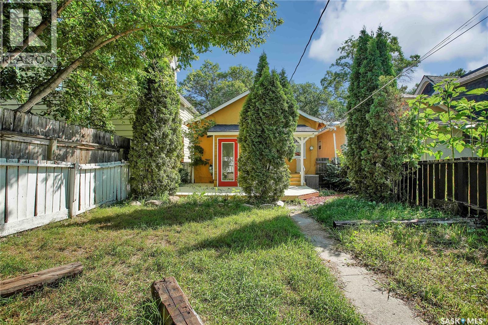 Photo 7 of 509 G Avenue S, Saskatoon SK