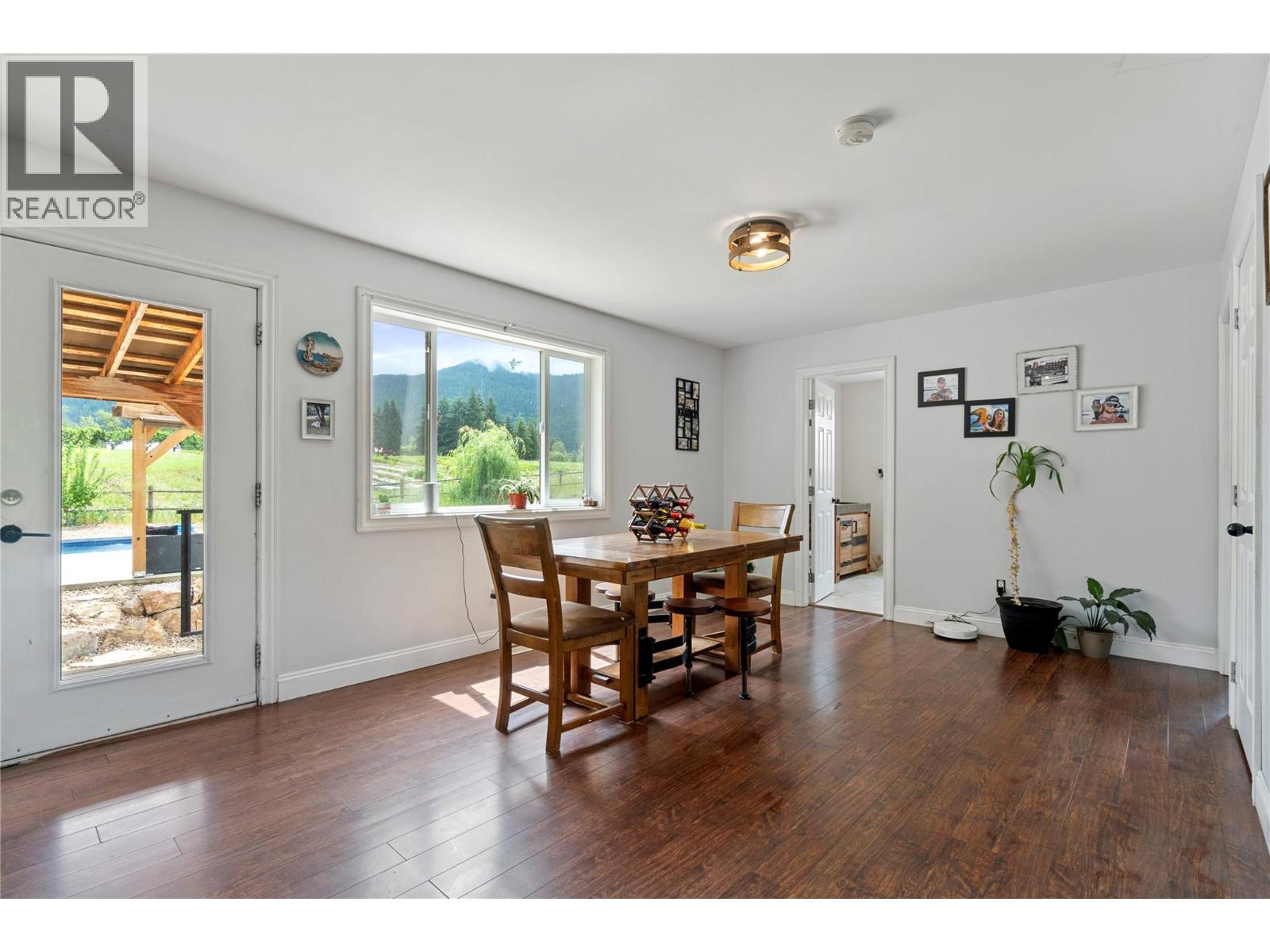 Photo 5 of 4150 20 Avenue Se, Salmon Arm BC