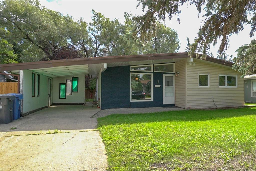 Photo 1 of 7 Cherokee Bay, Winnipeg MB