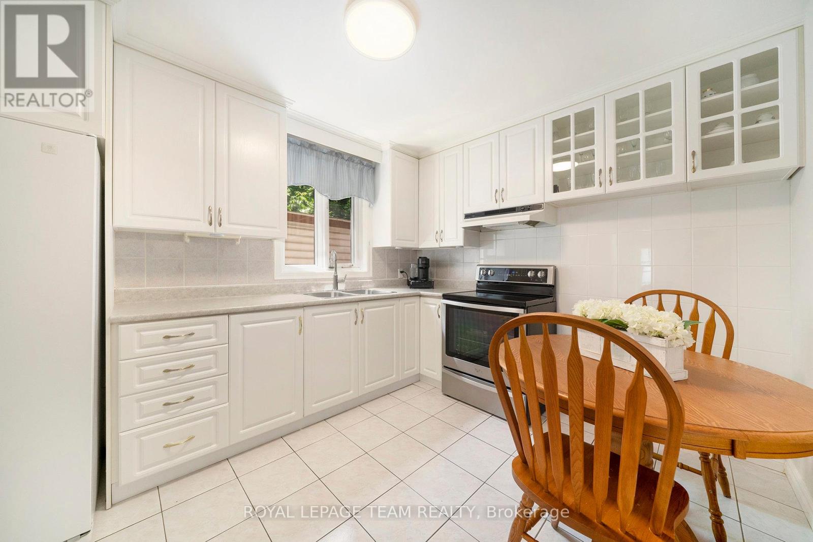 Photo 14 of 367 Ravenhill Avenue, Ottawa ON