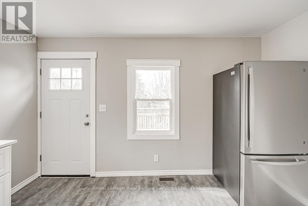 Photo 9 of 33 Rose Avenue, Brantford ON