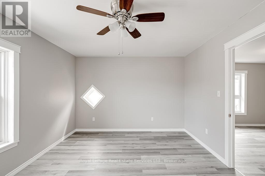 Photo 15 of 33 Rose Avenue, Brantford ON