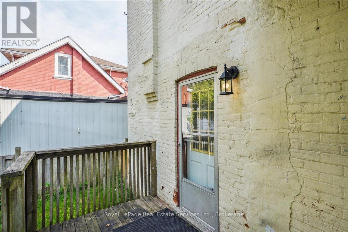 Photo 5 of 33 Rose Avenue, Brantford ON