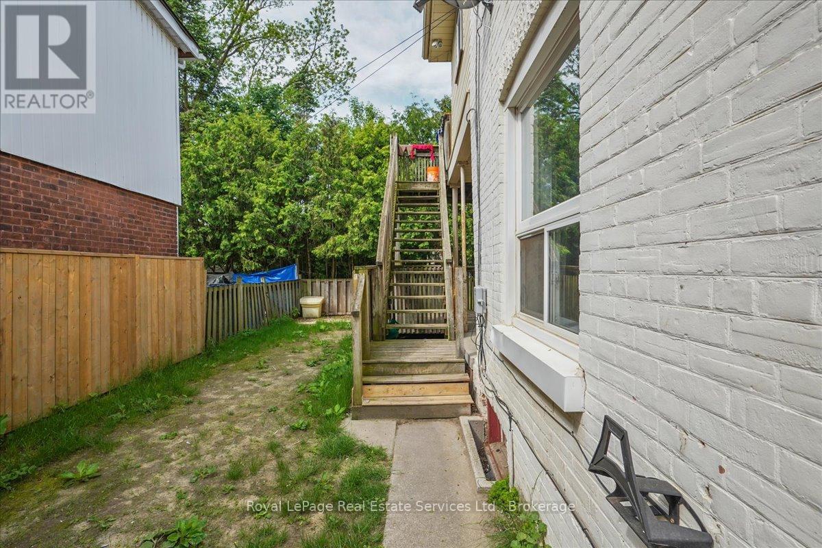 Photo 14 of 33 Rose Avenue, Brantford ON