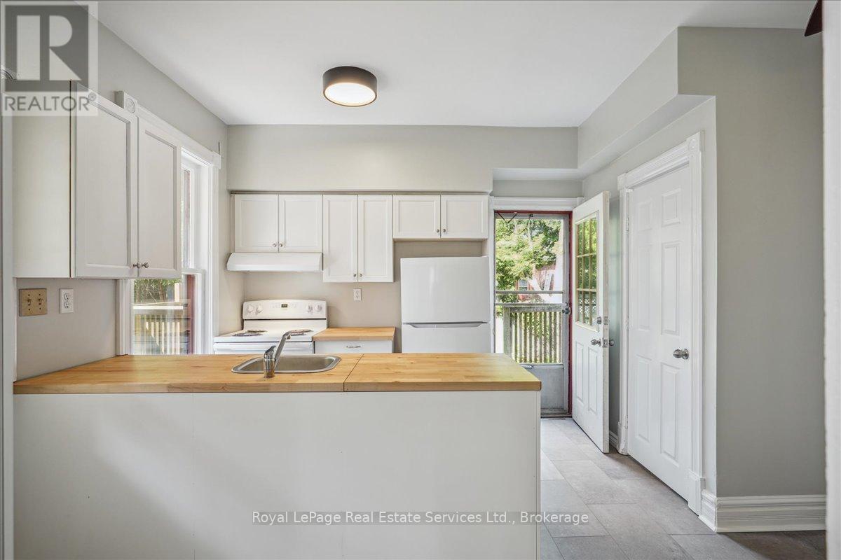 Photo 4 of 33 Rose Avenue, Brantford ON