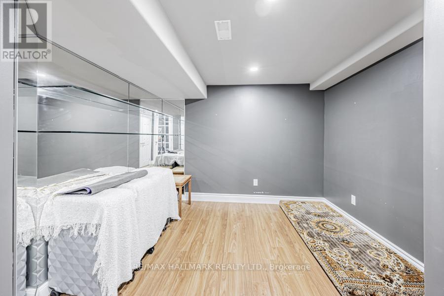 Photo 4 of 1109 Keswick Court, Oshawa ON