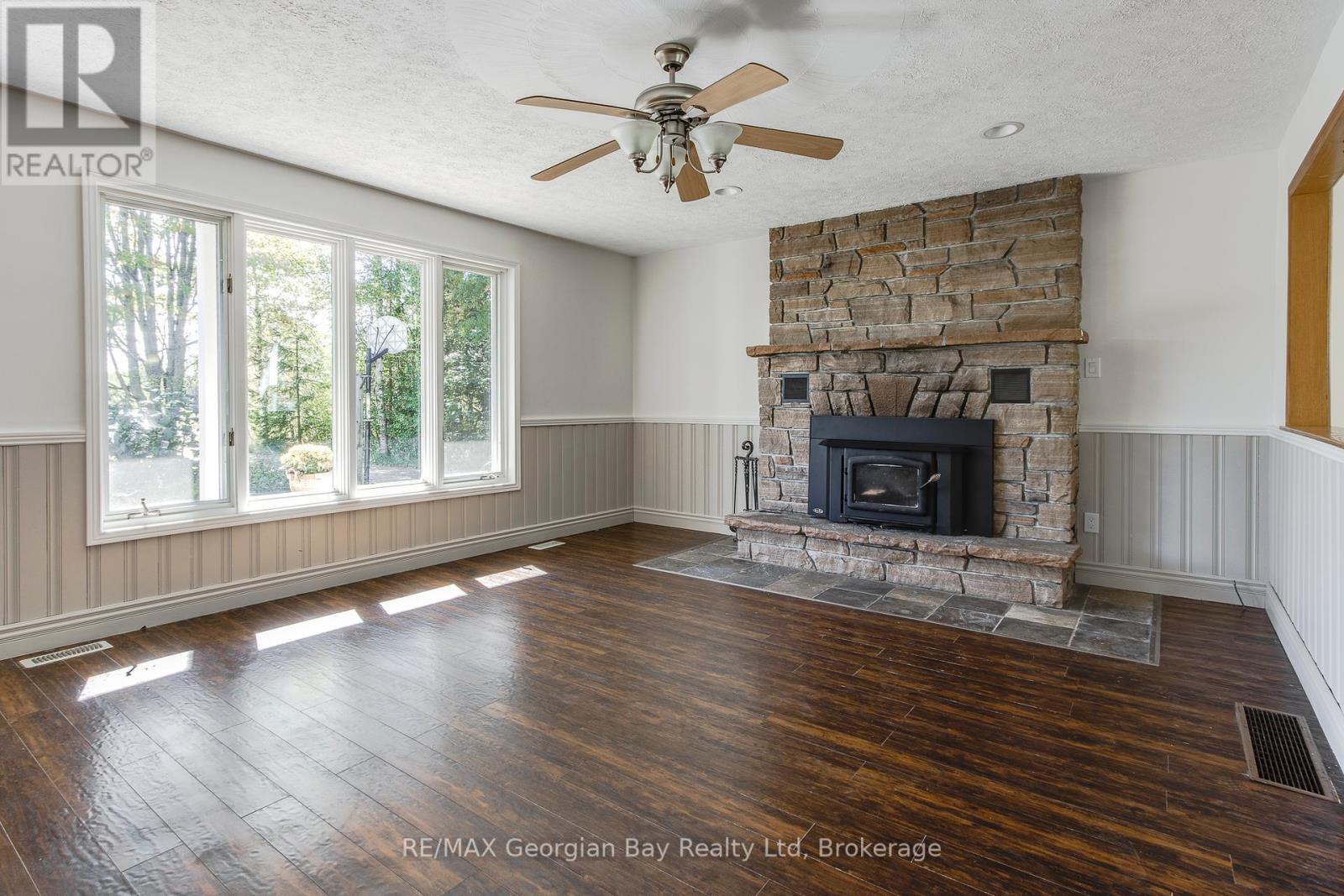 Photo 3 of 260 Concession 12 Street E, Tiny ON