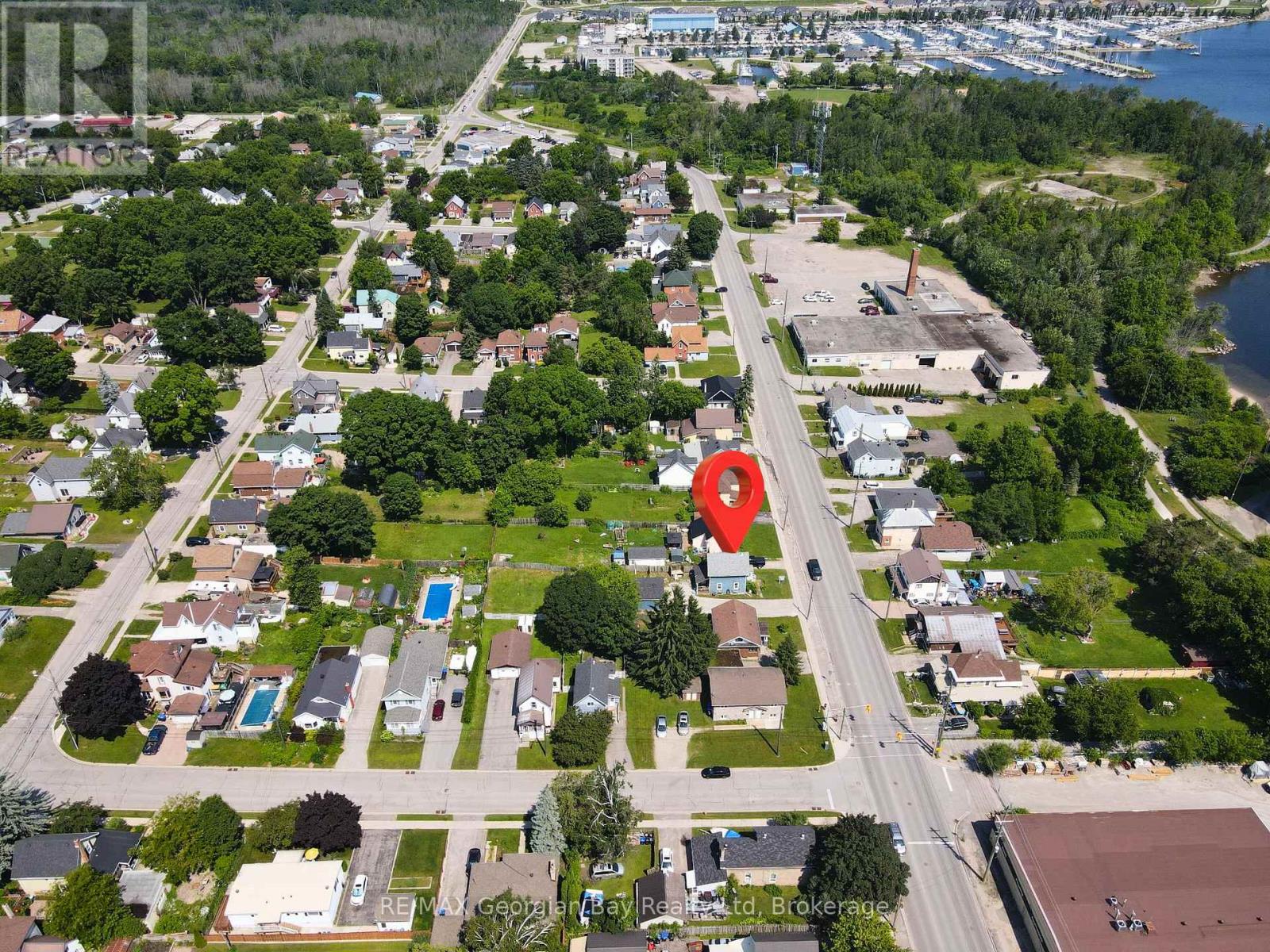Photo 2 of 136 Fourth Street, Midland ON